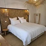 Les Volets Bleus House And Ferienhaus Jublains