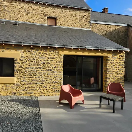 Les Volets Bleus House And Semesterbostad