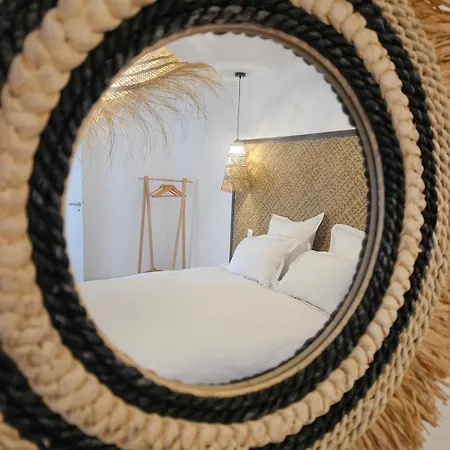 Semesterbostad Les Volets Bleus House And