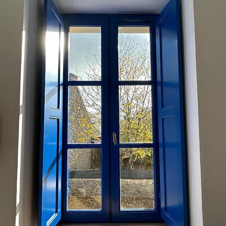 Les Volets Bleus House And