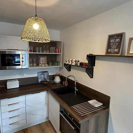 Les Volets Bleus House And Semesterbostad