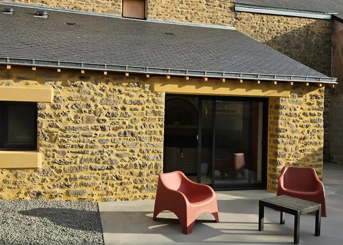 Les Volets Bleus House And Semesterbostad