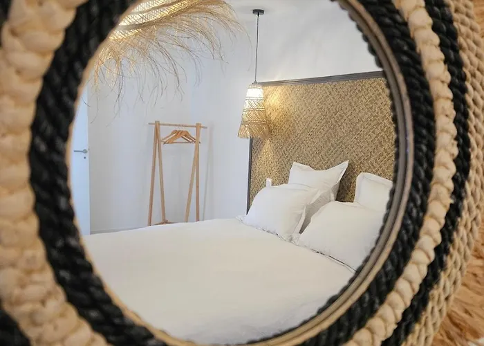 Semesterbostad Les Volets Bleus House And