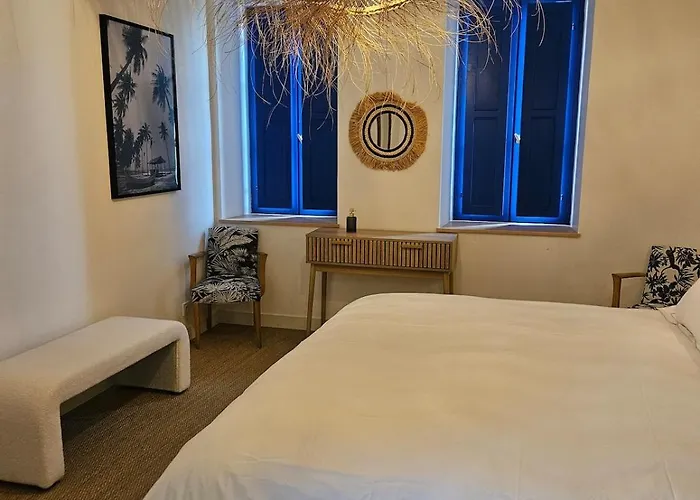 Les Volets Bleus House And *