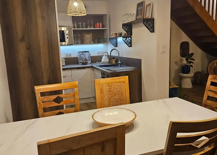 Semesterbostad Les Volets Bleus House And Jublains