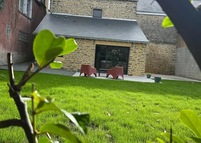 Semesterbostad Les Volets Bleus House And