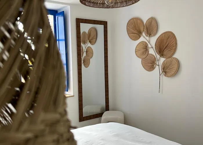 Semesterbostad Les Volets Bleus House And