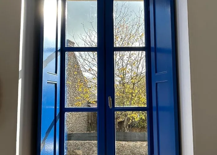 Les Volets Bleus House And