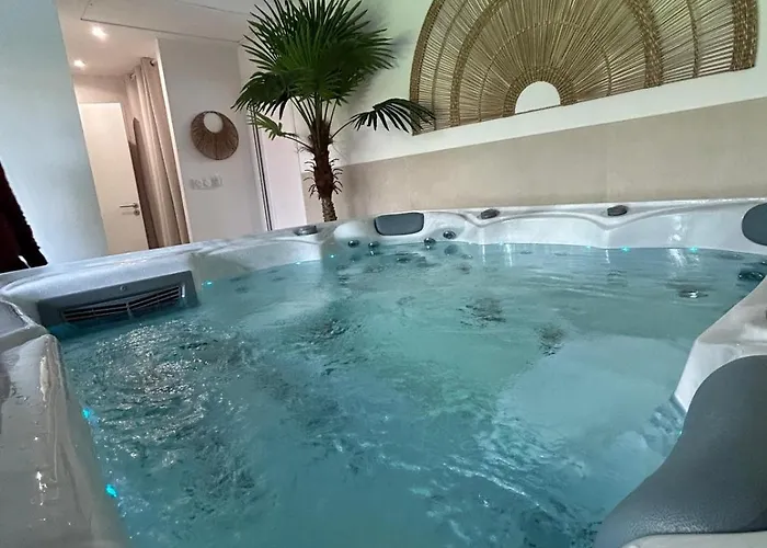 Les Volets Bleus House And *