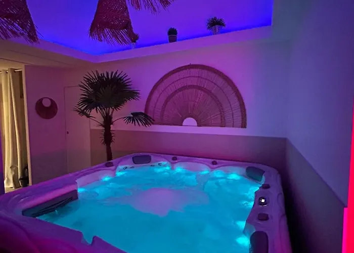 Les Volets Bleus House And Semesterbostad *