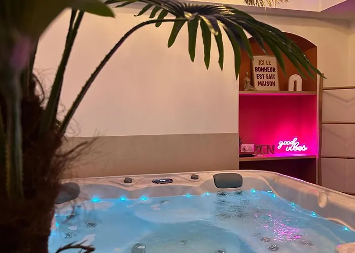 Semesterbostad Les Volets Bleus House And